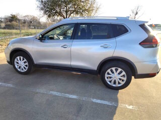 2018 Nissan Rogue SV — photo 8