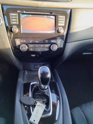2018 Nissan Rogue SV — photo 16