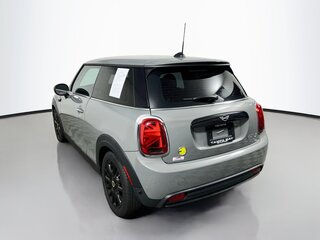 2023 MINI Hardtop 2 Door SE — photo 5