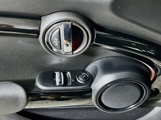 2023 MINI Hardtop 2 Door SE — photo 14