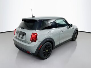 2023 MINI Hardtop 2 Door SE — photo 3