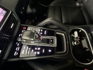 2021 Porsche Cayenne Base — photo 22