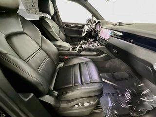 2021 Porsche Cayenne Base — photo 28