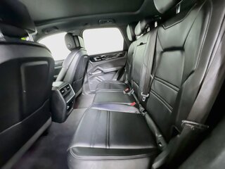 2021 Porsche Cayenne Base — photo 26