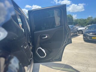 2018 Jeep Renegade Latitude — photo 13