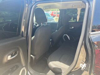 2018 Jeep Renegade Latitude — photo 9
