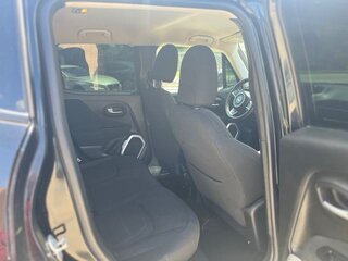 2018 Jeep Renegade Latitude — photo 8