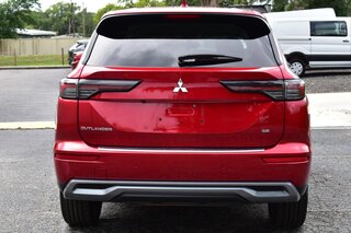 2025 Mitsubishi Outlander SE FWD — photo 4