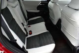 2025 Mitsubishi Outlander SE FWD — photo 11