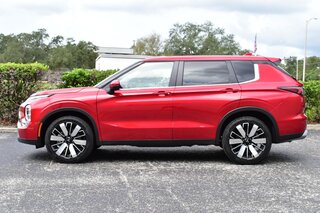 2025 Mitsubishi Outlander SE FWD — photo 2