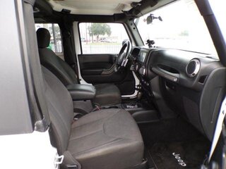 2017 Jeep Wrangler Sport — photo 3