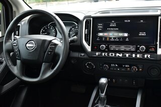 2025 Nissan Frontier Crew Cab 4x4 SV — photo 11