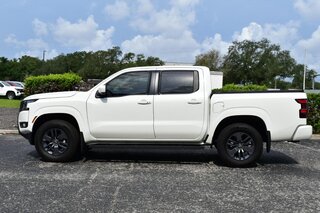 2025 Nissan Frontier Crew Cab 4x4 SV — photo 2