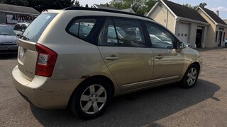 2008 Kia Rondo LX — photo 1