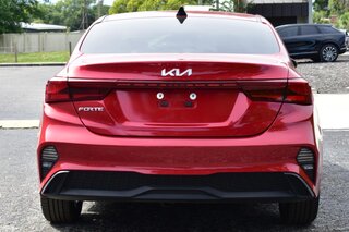 2024 Kia FORTE LXS IVT — photo 4