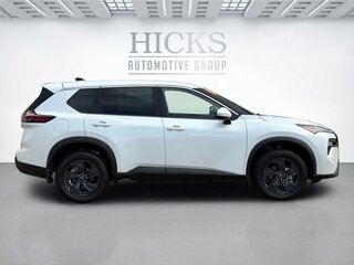 2026 Nissan Rogue SV — photo 4
