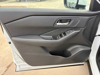 2026 Nissan Rogue SV — photo 13