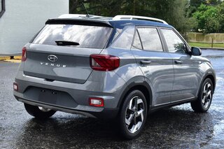 2023 Hyundai Venue Limited IVT — photo 5
