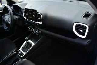2023 Hyundai Venue Limited IVT — photo 11