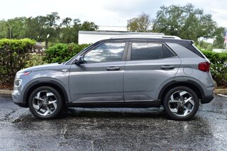 2023 Hyundai Venue Limited IVT — photo 2
