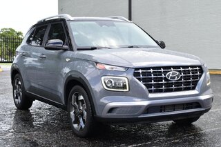 2023 Hyundai Venue Limited IVT — photo 6