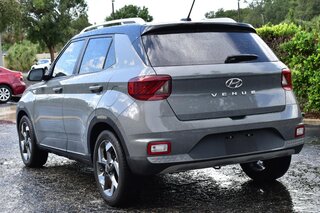 2023 Hyundai Venue Limited IVT — photo 3