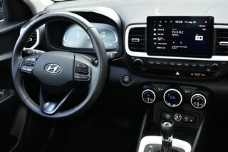 2023 Hyundai Venue Limited IVT — photo 8