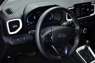 2023 Hyundai Venue Limited IVT — photo 13