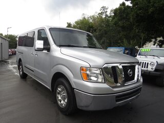 2017 Nissan NV Passenger V6 SV — photo 4
