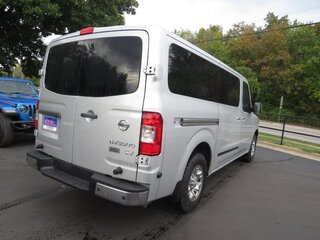 2017 Nissan NV Passenger V6 SV — photo 6