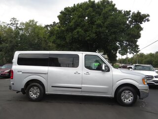 2017 Nissan NV Passenger V6 SV — photo 5