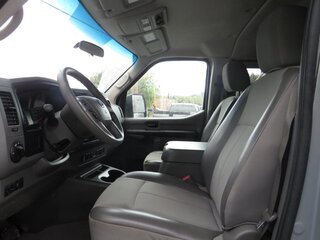 2017 Nissan NV Passenger V6 SV — photo 11