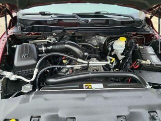 2020 Ram 1500 Classic Tradesman Crew Cab 4x4 5'7 Box — photo 10