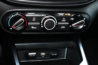 2025 Kia Soul LX FWD — photo 17