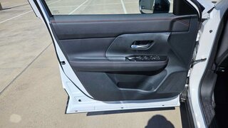 2026 Nissan Kicks SR — photo 13