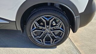 2026 Nissan Kicks SR — photo 9