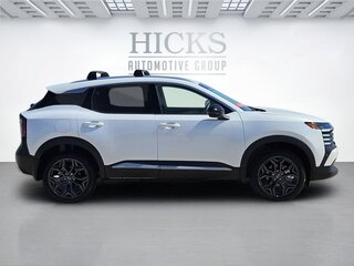 2026 Nissan Kicks SR — photo 4