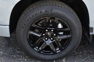 2024 Chevrolet Silverado 1500 2WD Crew Cab 147" Custom — photo 8