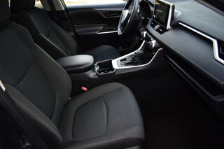 2025 Toyota Rav4 LE AWD (Natl) — photo 10