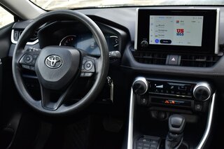 2025 Toyota Rav4 LE AWD (Natl) — photo 8