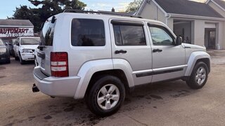 2010 Jeep Liberty SPORT — photo 4