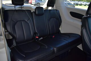 2023 Chrysler Pacifica Touring L FWD — photo 11