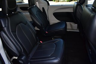 2023 Chrysler Pacifica Touring L FWD — photo 10