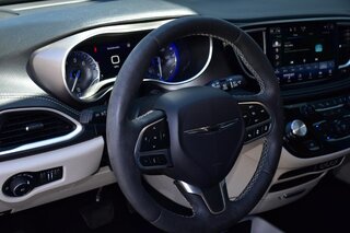 2023 Chrysler Pacifica Touring L FWD — photo 16