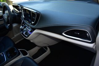 2023 Chrysler Pacifica Touring L FWD — photo 13