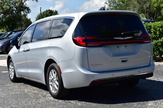 2023 Chrysler Pacifica Touring L FWD — photo 3