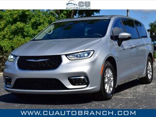 2023 Chrysler Pacifica Touring L FWD — photo 1