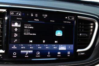 2023 Chrysler Pacifica Touring L FWD — photo 18