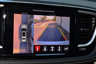 2023 Chrysler Pacifica Touring L FWD — photo 19
