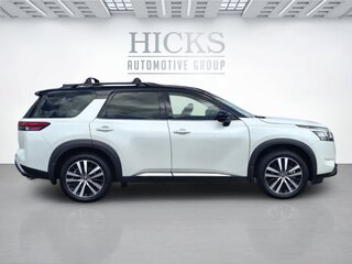 2024 Nissan Pathfinder Platinum — photo 4